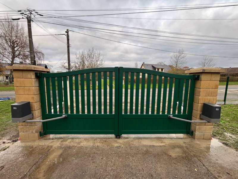 Installations de portails battants pour particuliers vers Pont-Audemer et ses alentours